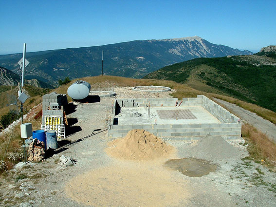 photo des premiers rangs de parpaings de l'annexe